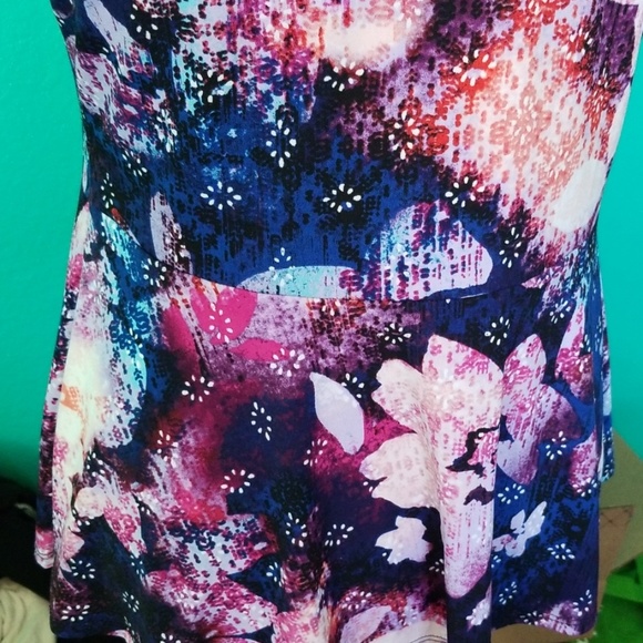 Floral Peplum-like blouse - Picture 4 of 5